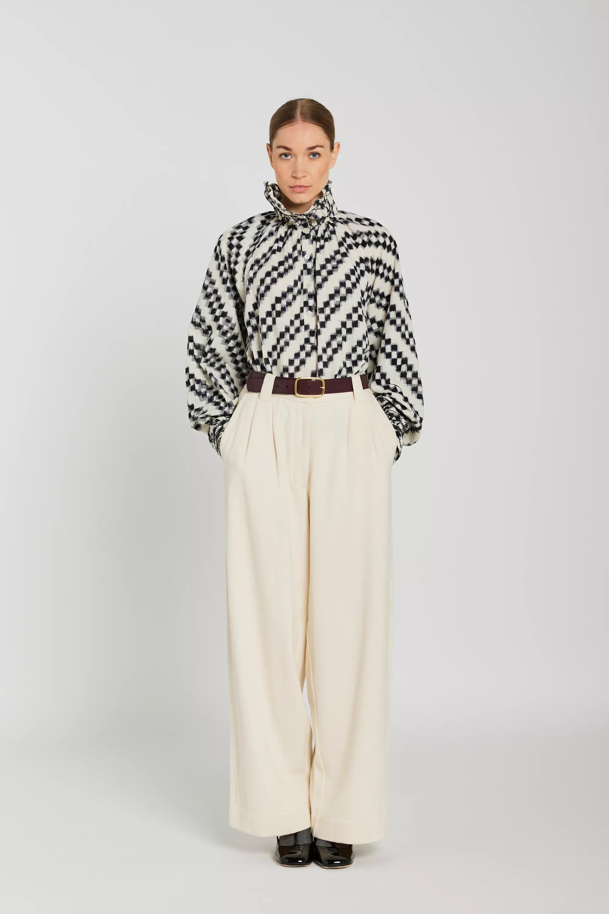 blouse noir et blanc ikat v de vinster