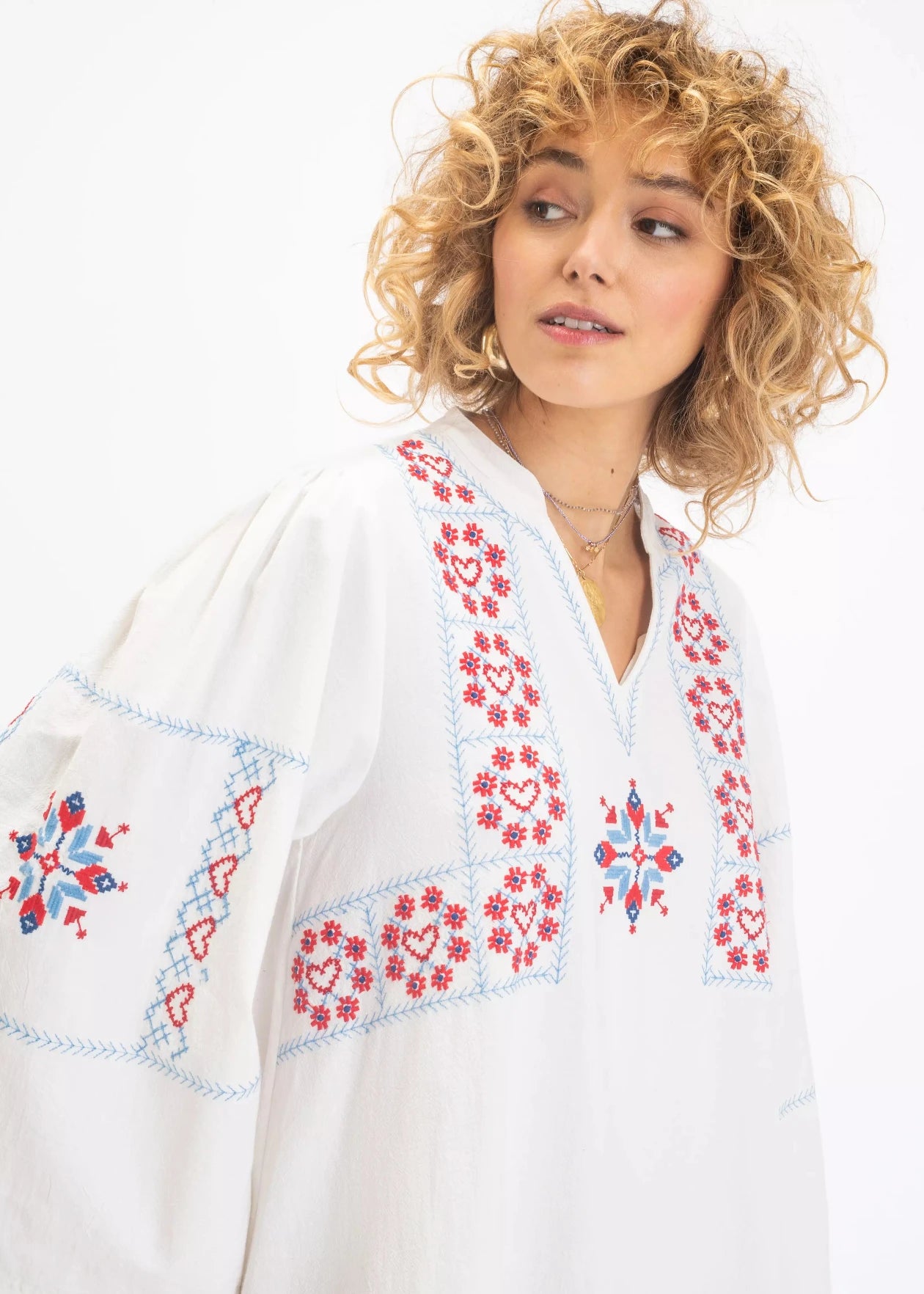 v de vinster robe durga brodée