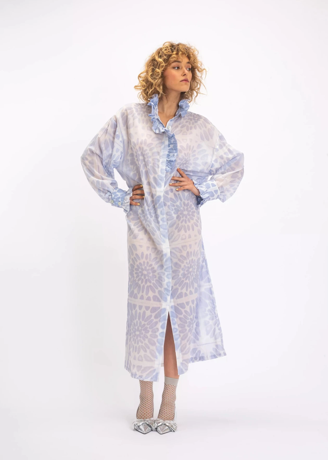 v de vinster robe bleue ciel tie and dye