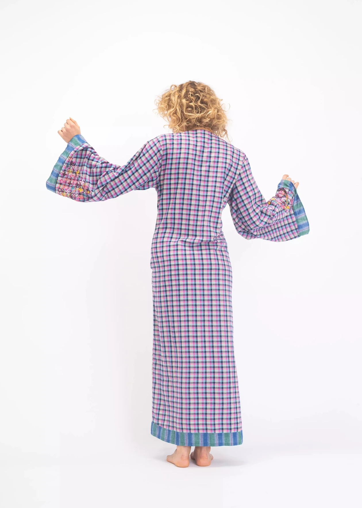 brodée v de vinster robe bleue