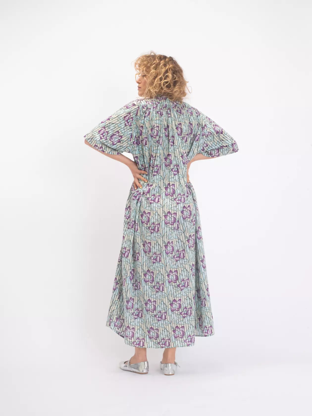 V DE VINSTER BHUMI ROBE