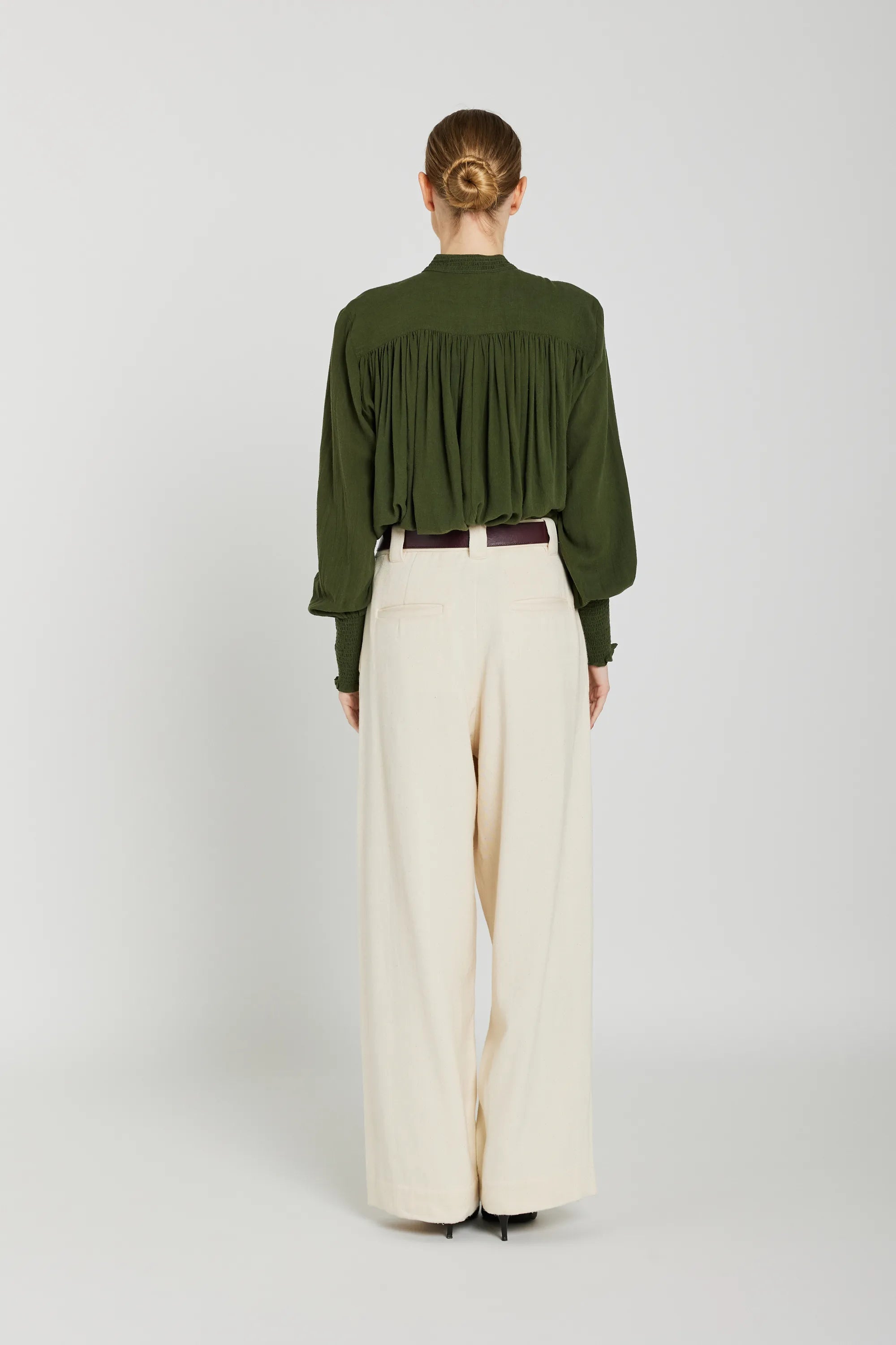 verte v de vinster olive chemise