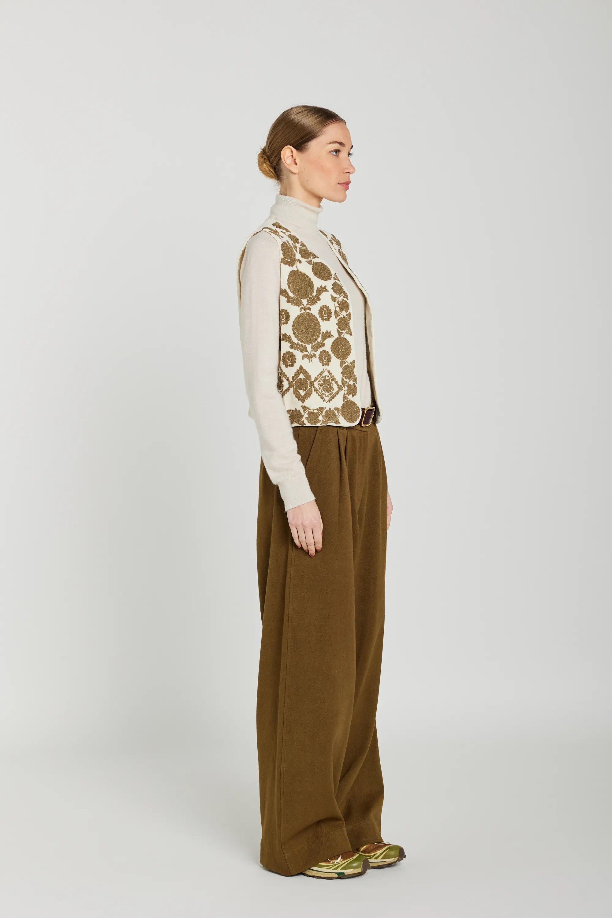 creme v de vinster bolero brodé