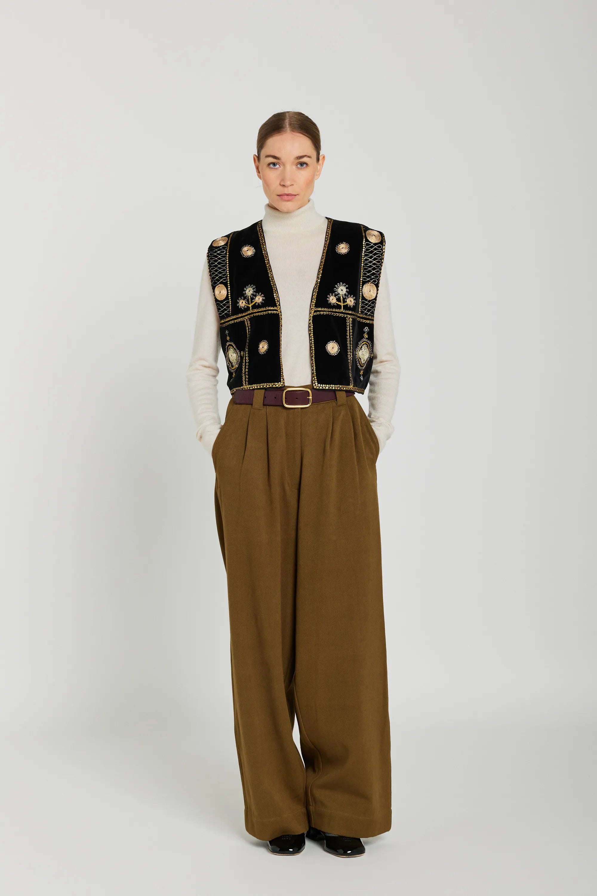 bolero noir v de vinster brodé