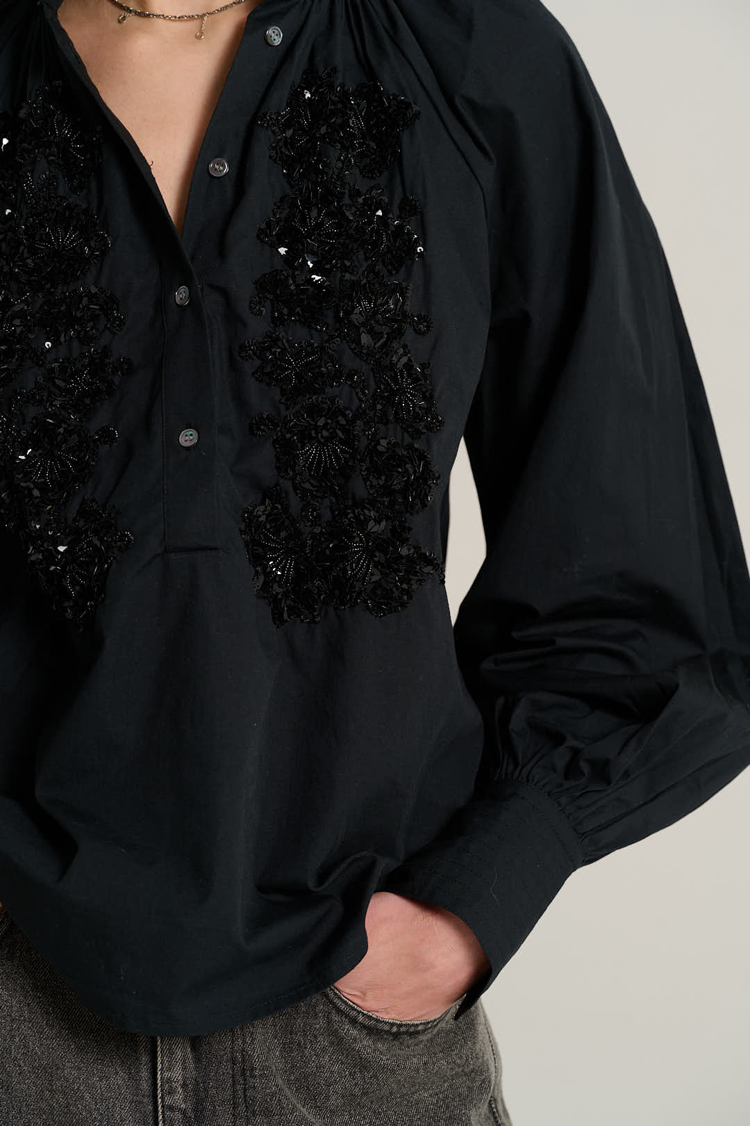Blouse brodée noire EMILE