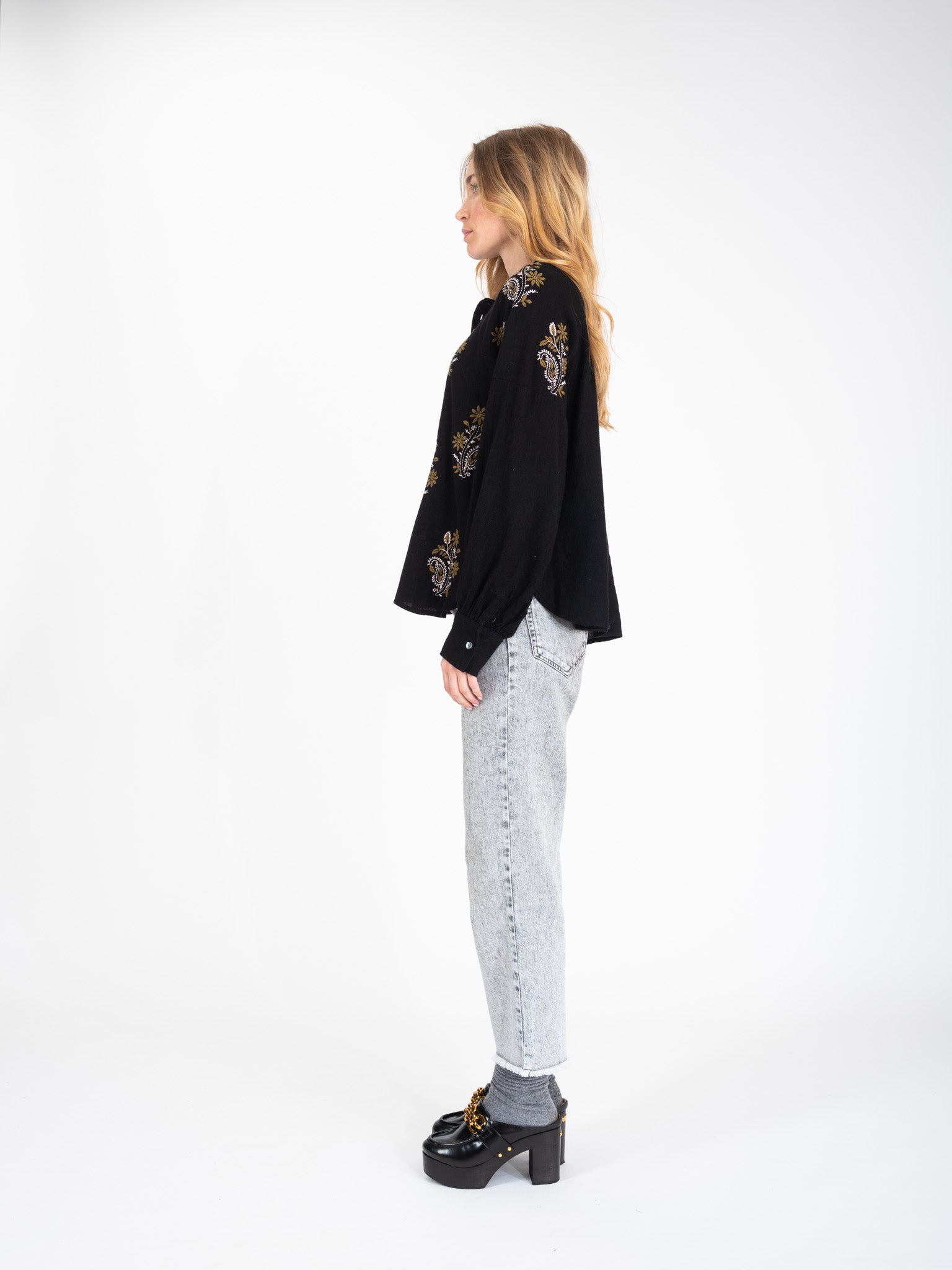 Chemise noire brodée HIPPY