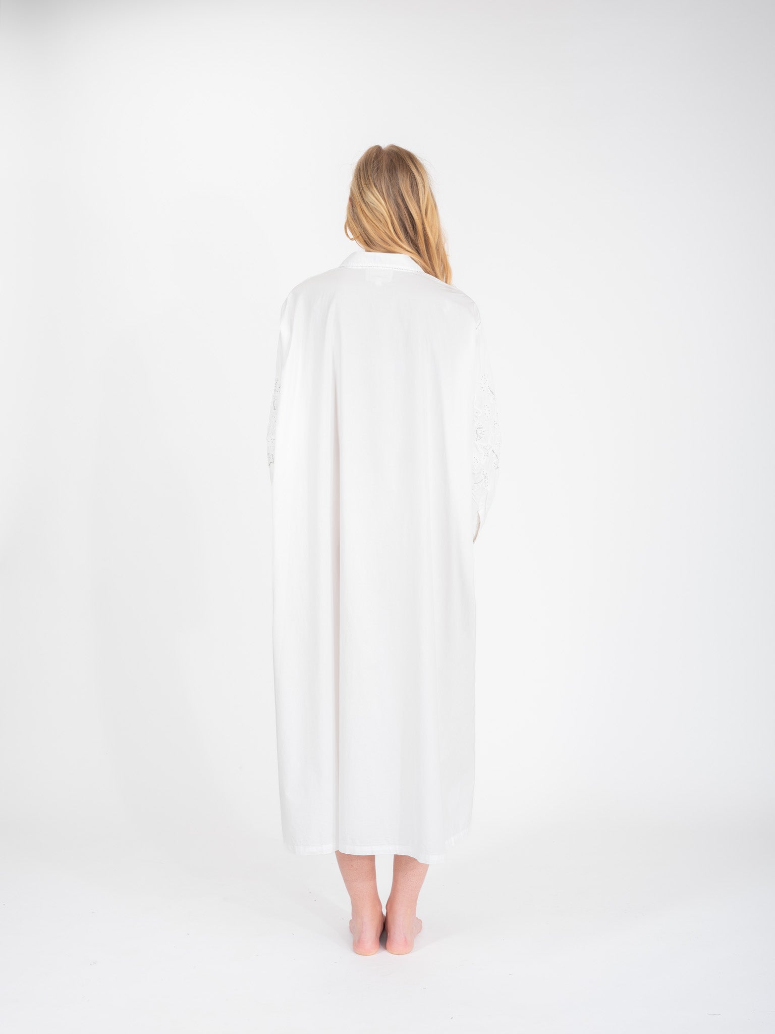 Robe longue blanche brodée coquillage Ogaan