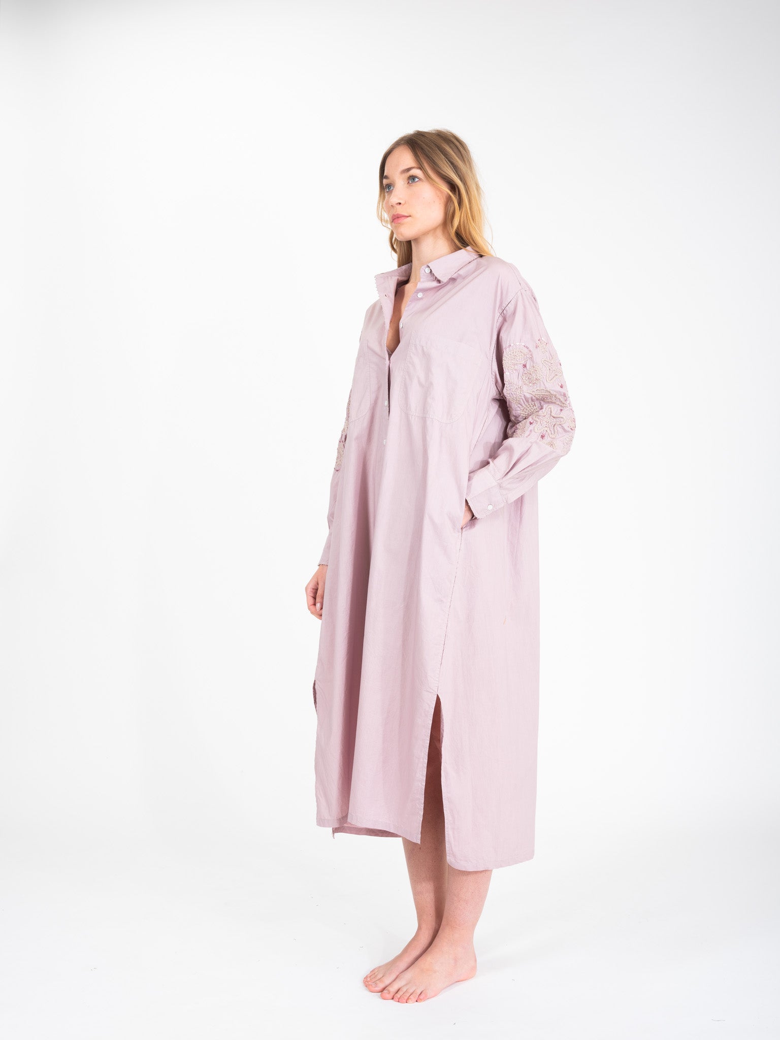 Robe longue rose poudré brodée coquillage Ogaan