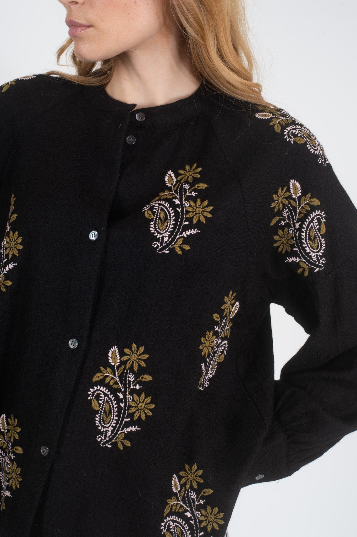 Chemise noire brodée HIPPY