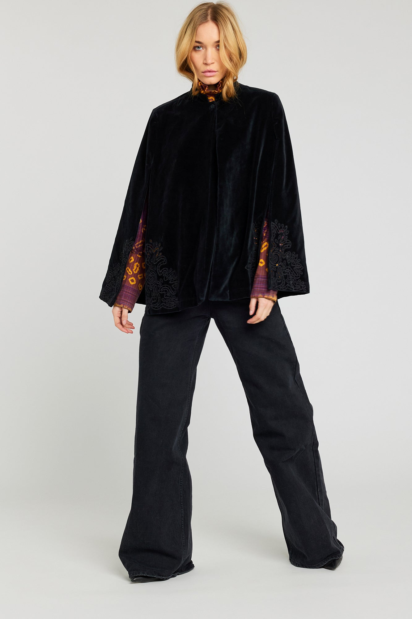 Cape en velours et dentelle noir LOVE