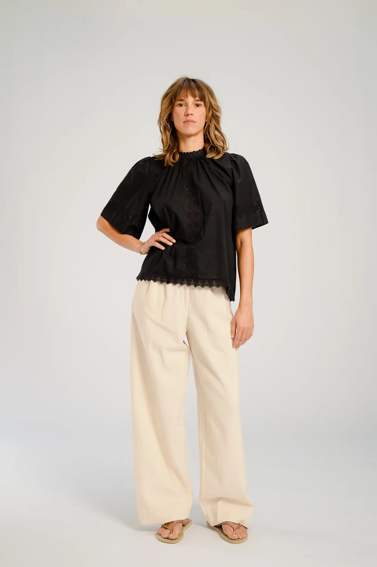 TOP BLACK V DE VINSTER DENTELLE