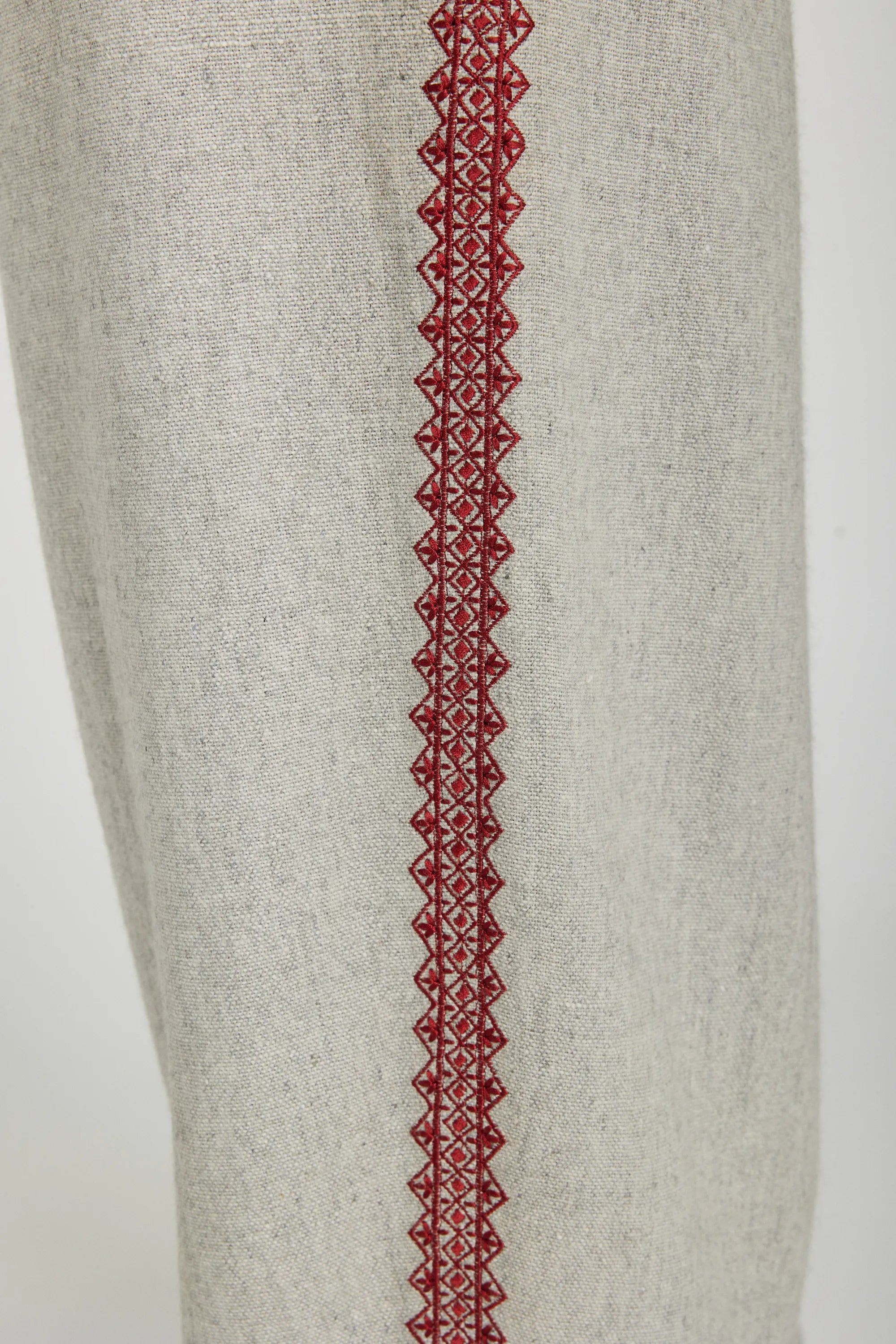 pantalon gris brodé v de vinster