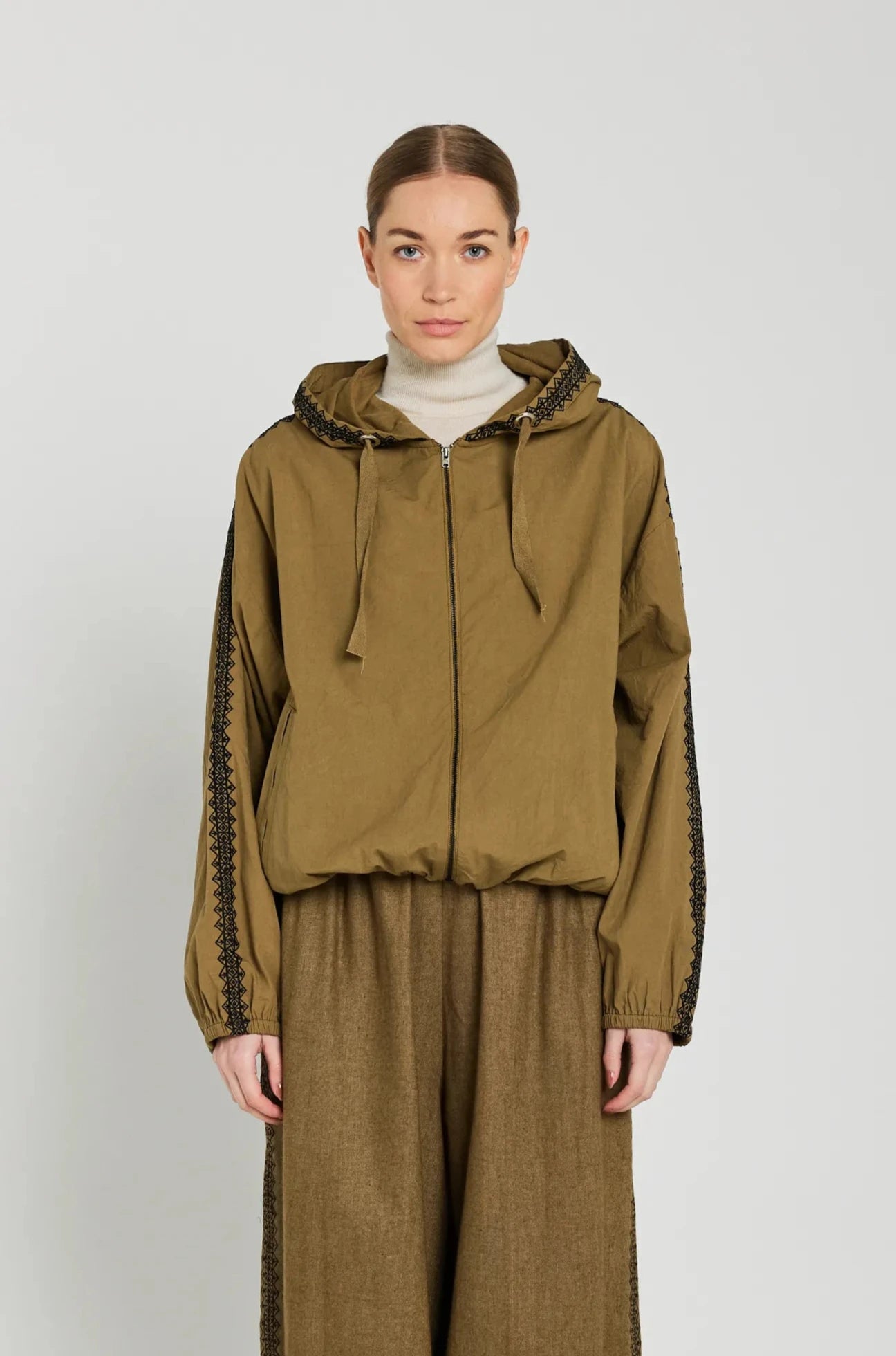 hoodie kaki jogging brodé v de vinster