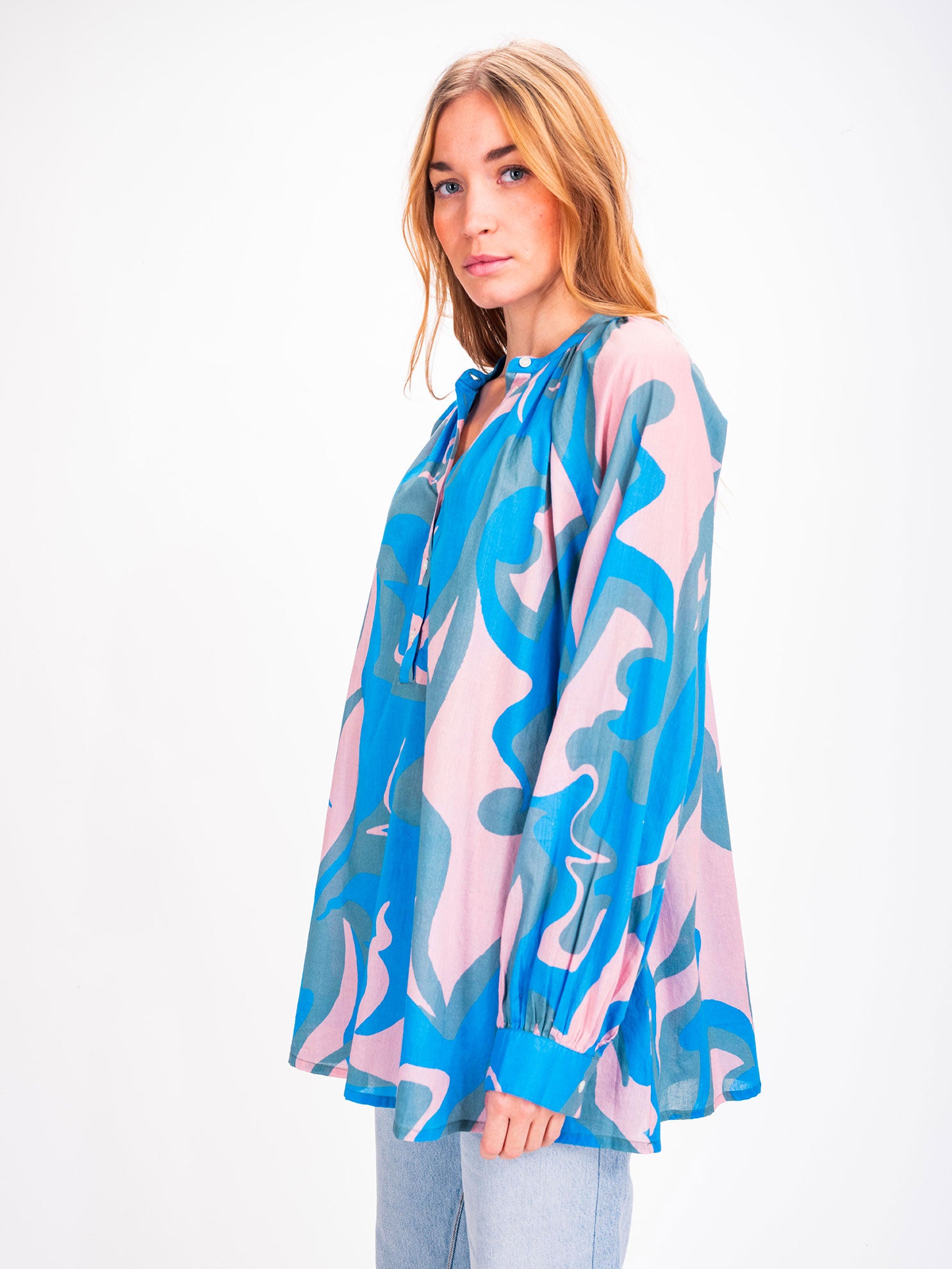 V.DE.VINSTER. Blouse imprimée bleue Sukka