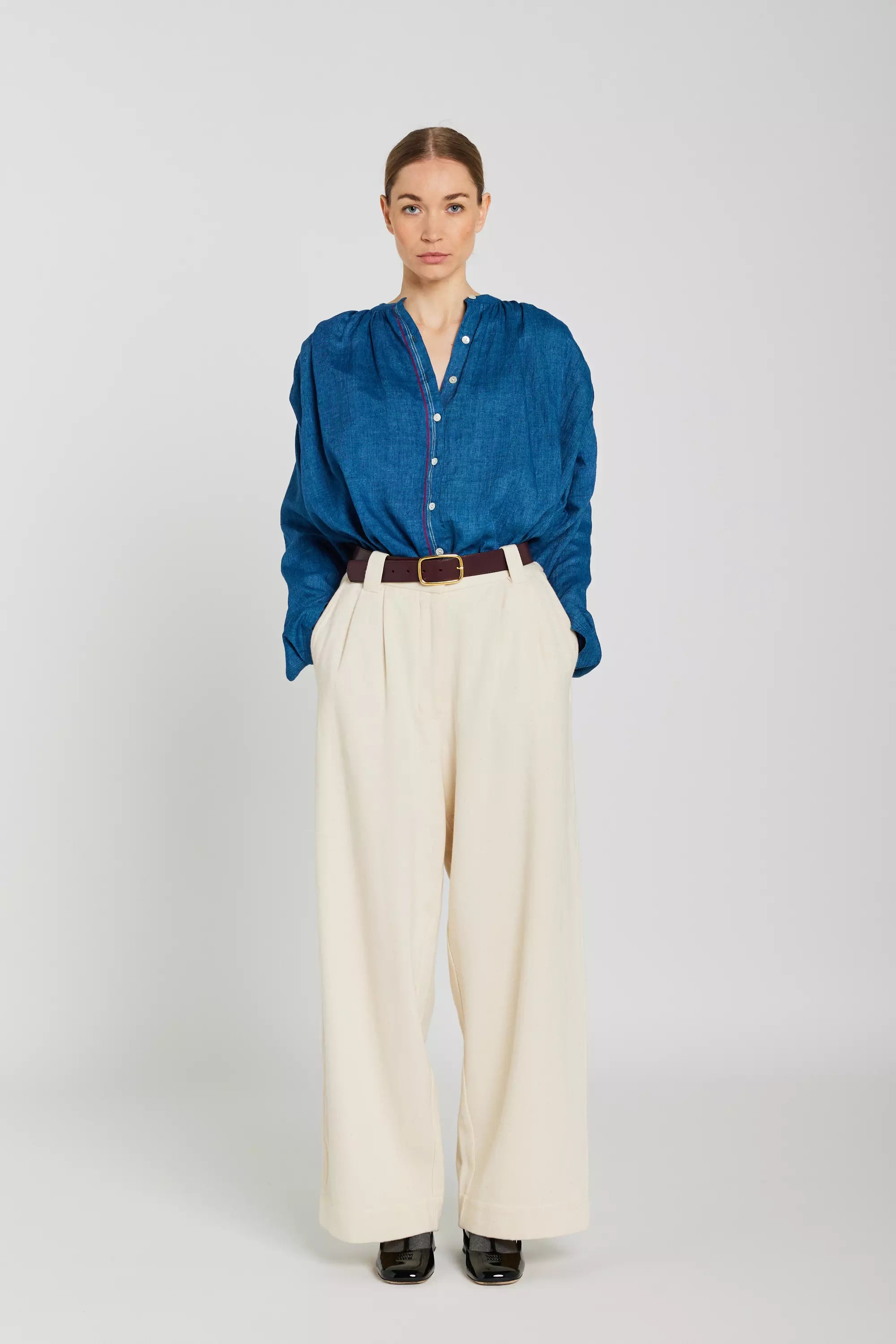 Chemise en lin bleu et brodé ABRIL