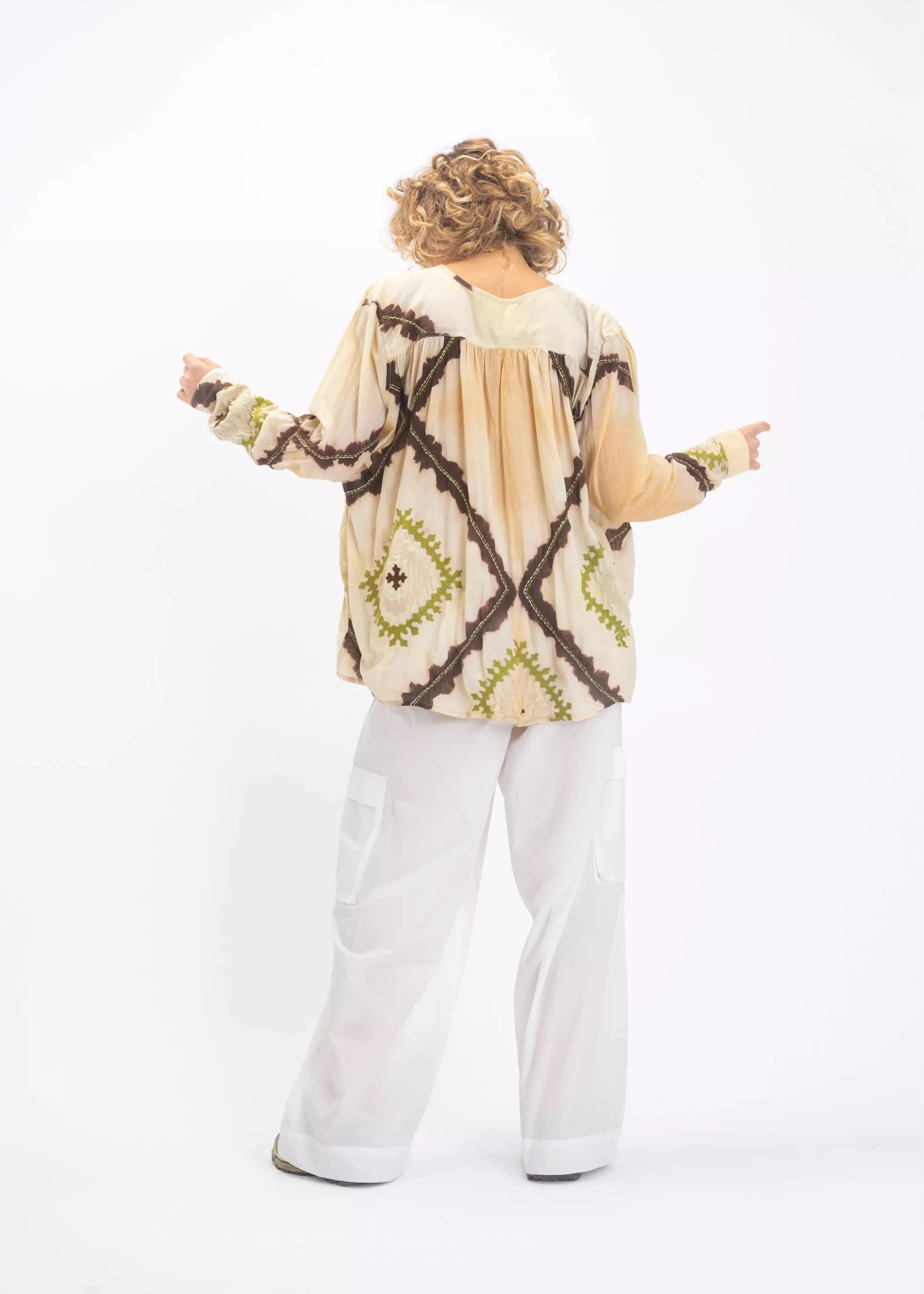 tie and dye blouse moutarde brodée