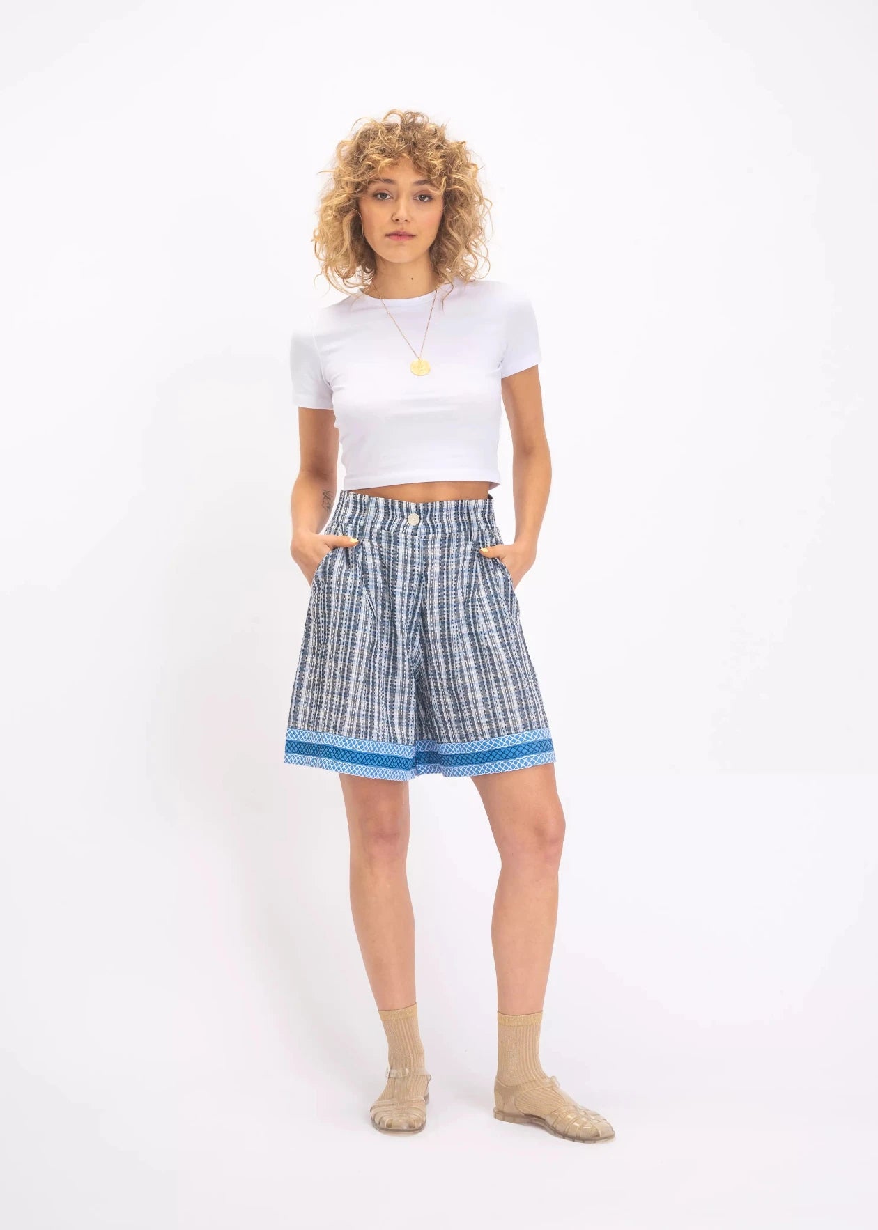 short bleu v de vinster