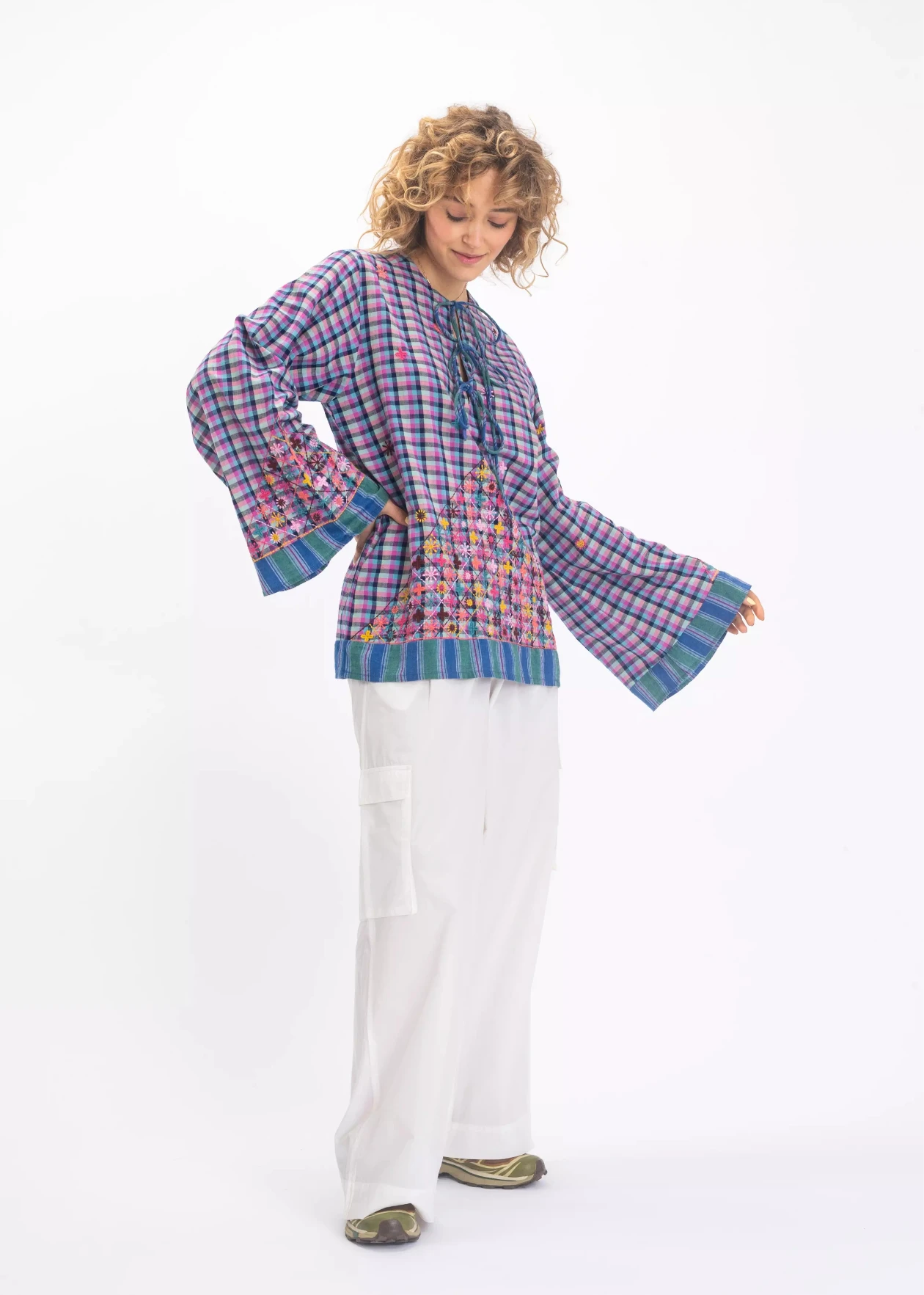 v de vinster blouse brodée bleue