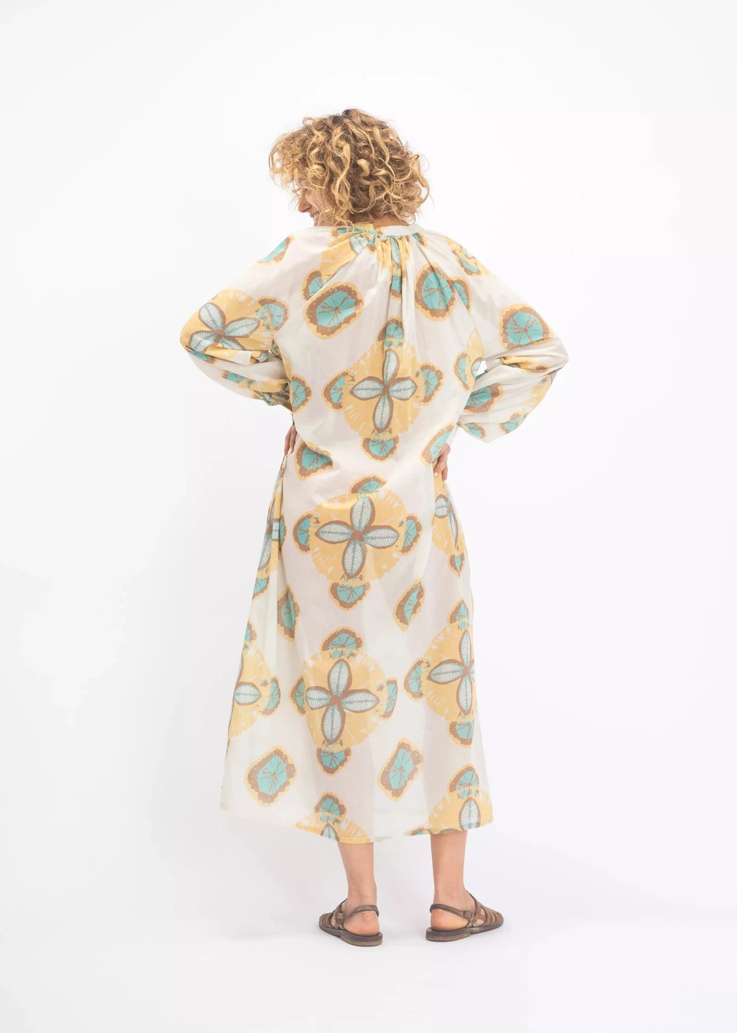 robe jaune v de vinster vishnu