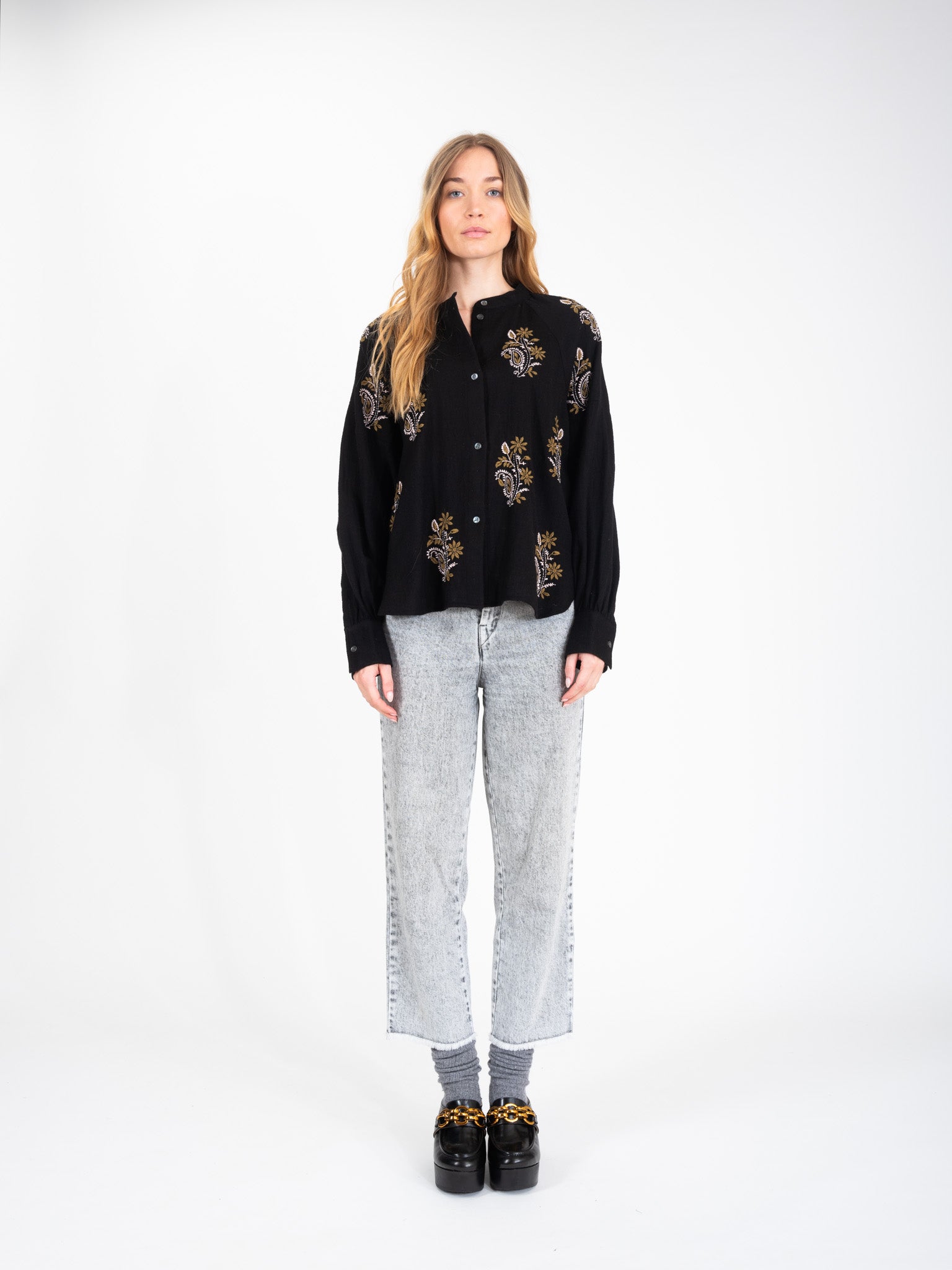 Chemise noire brodée HIPPY