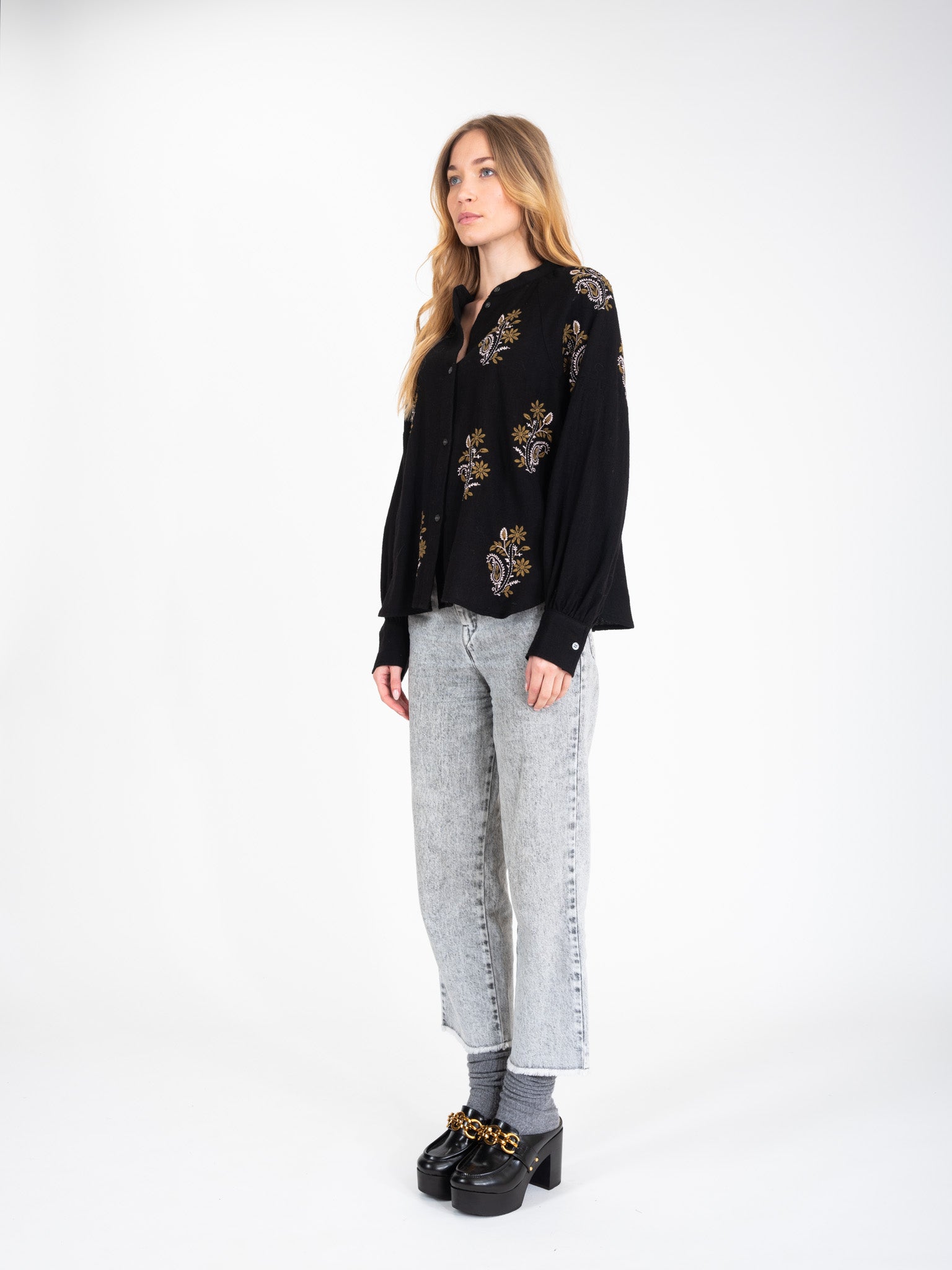 Chemise noire brodée HIPPY