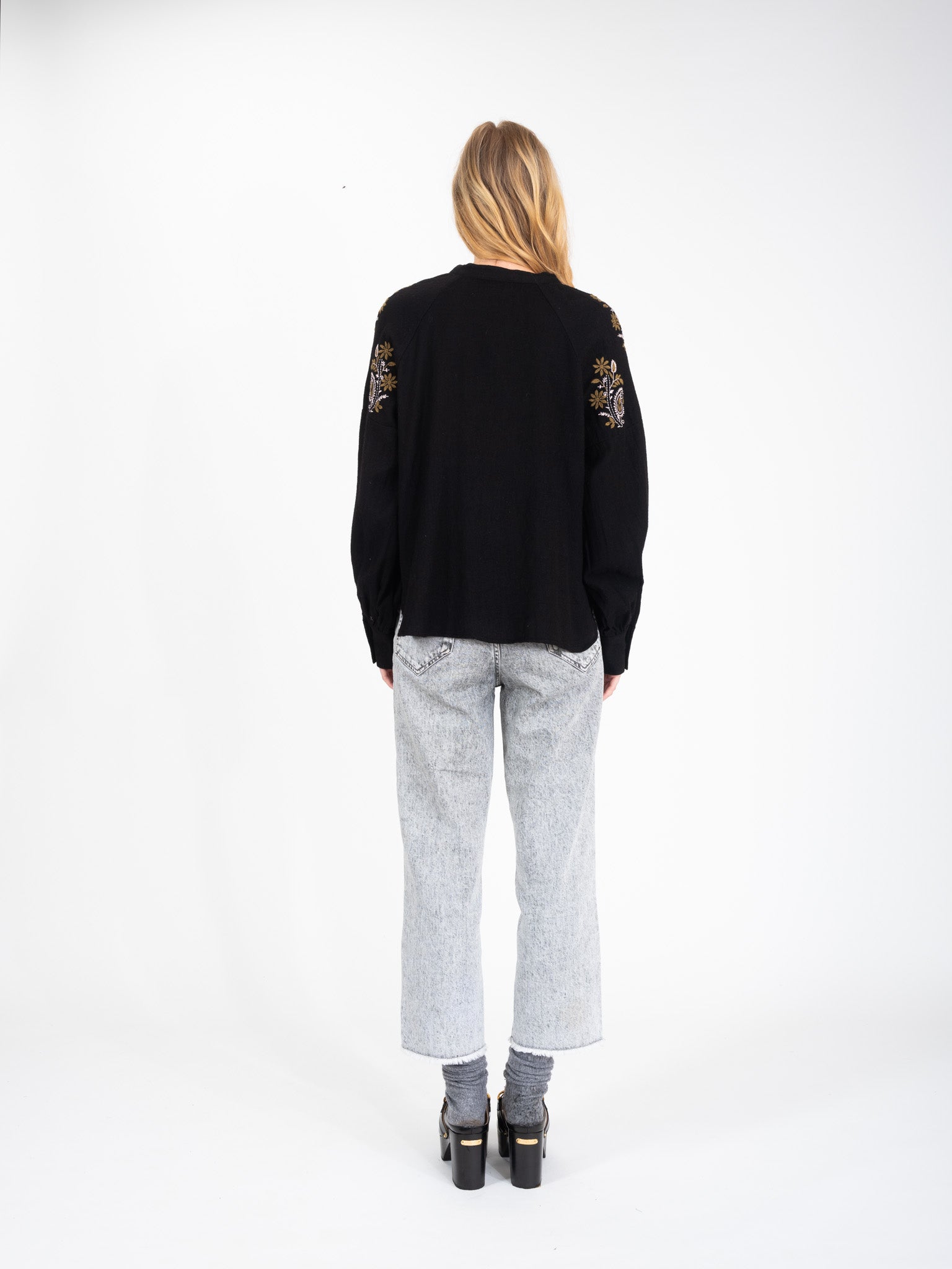 Chemise noire brodée HIPPY