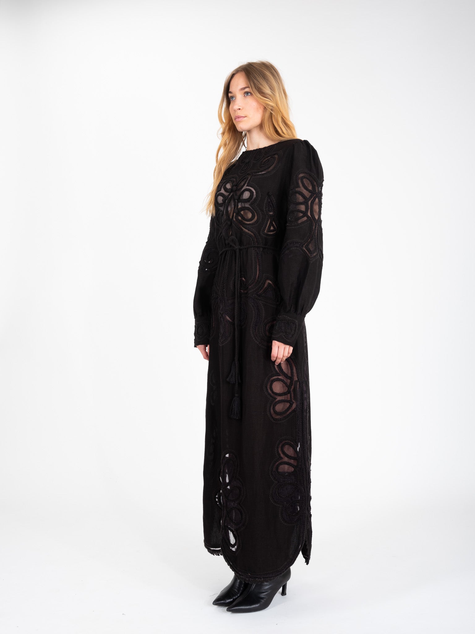 Robe à dentelle noire CARE