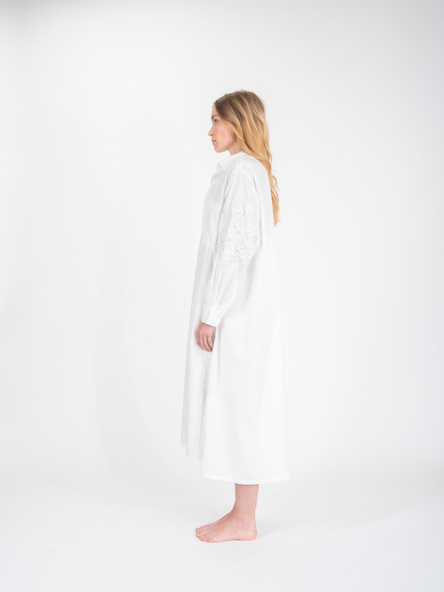 Robe longue blanche brodée coquillage Ogaan
