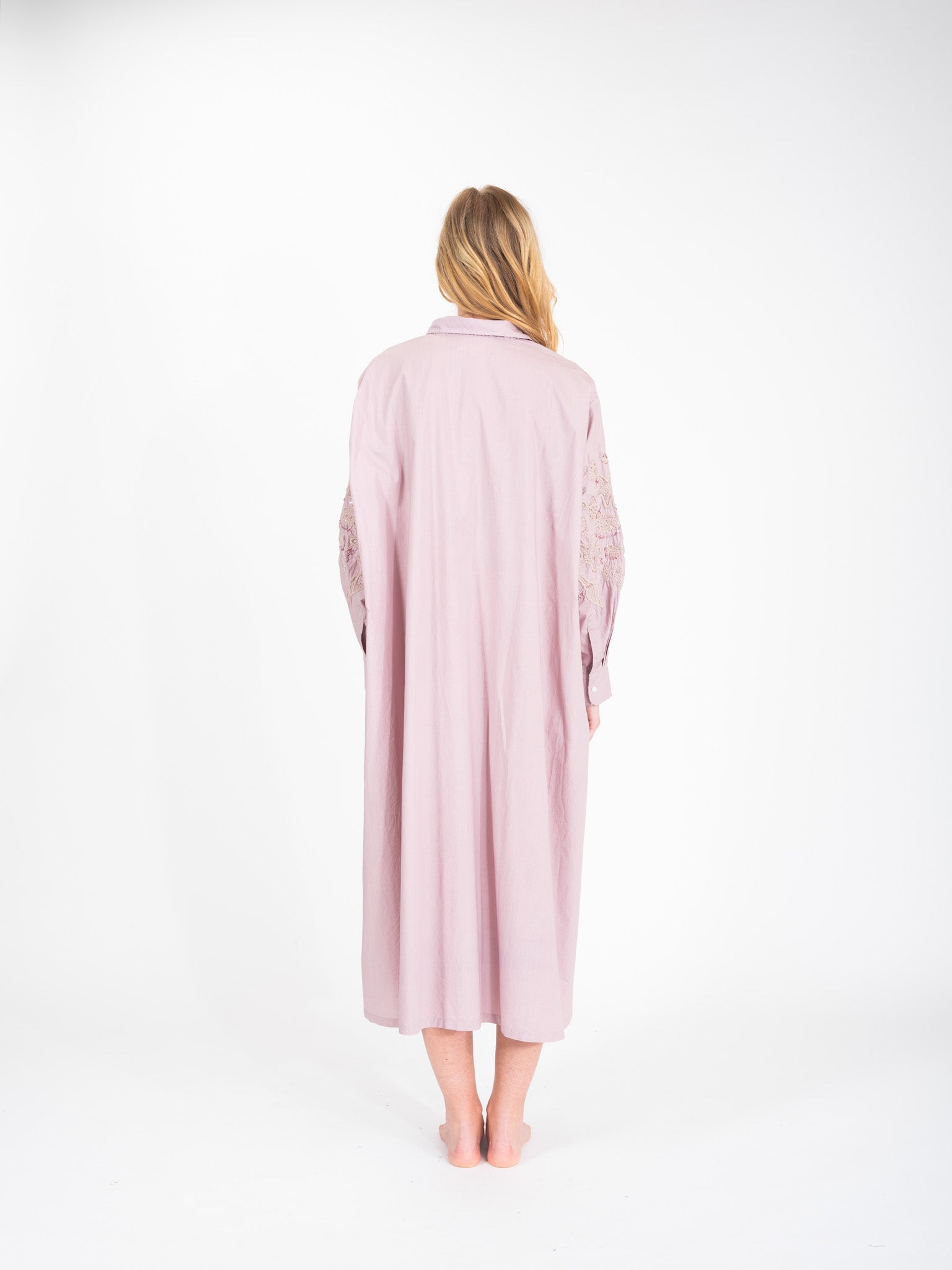 Robe longue rose poudré brodée coquillage Ogaan