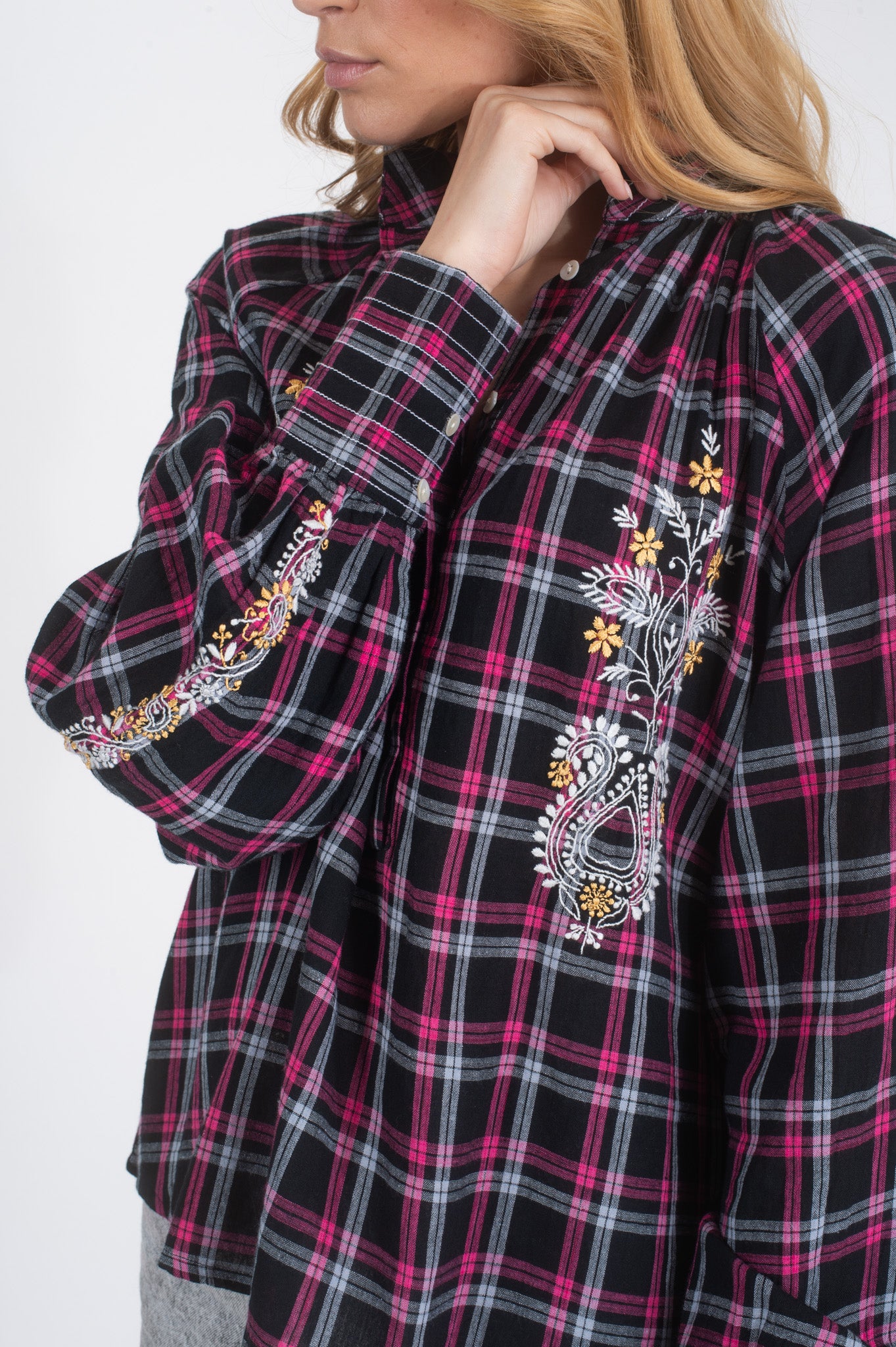 Blouse tartan noir et rose brodée SURPRISE