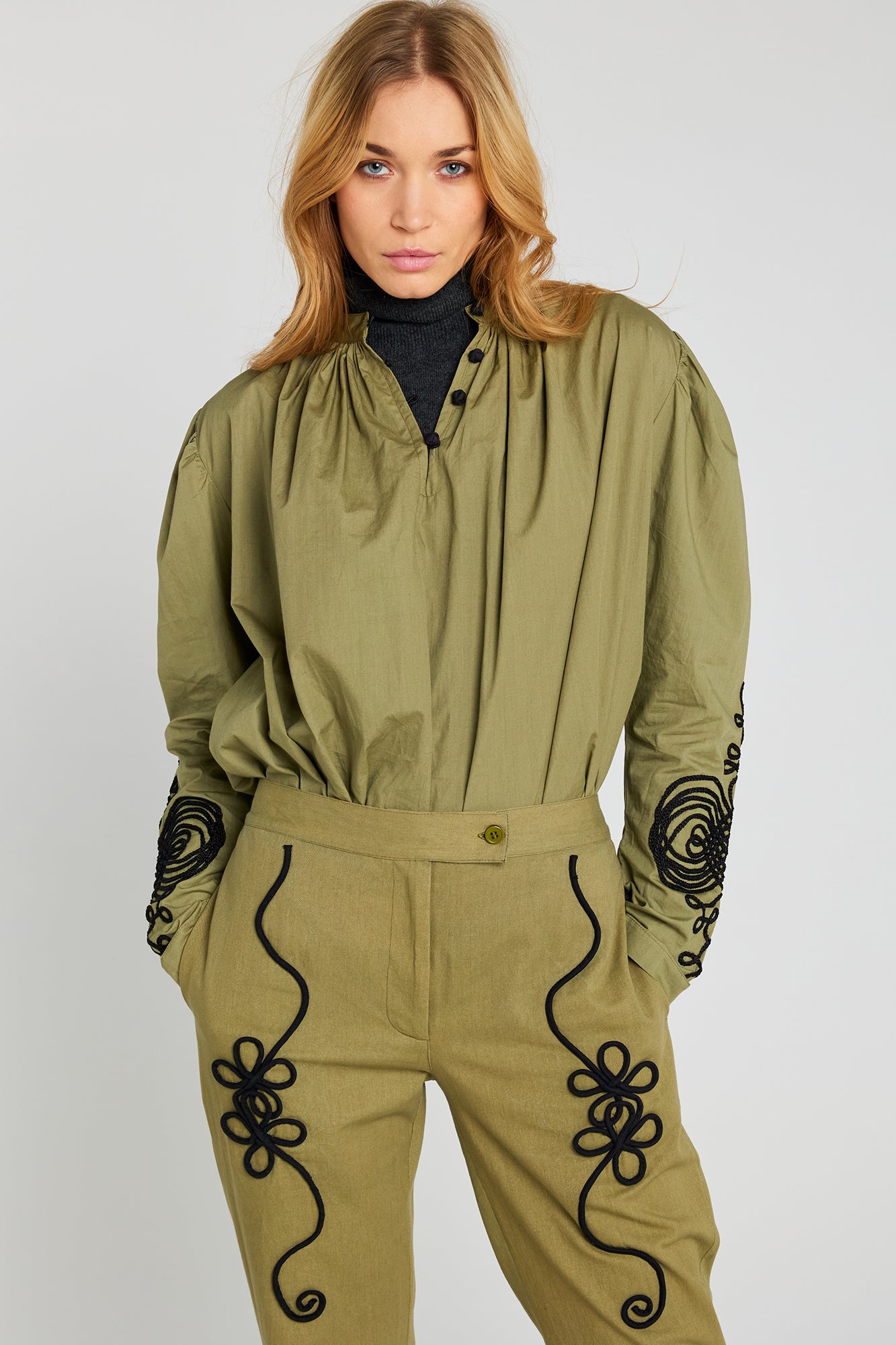 Pantalon brodé kaki EGO