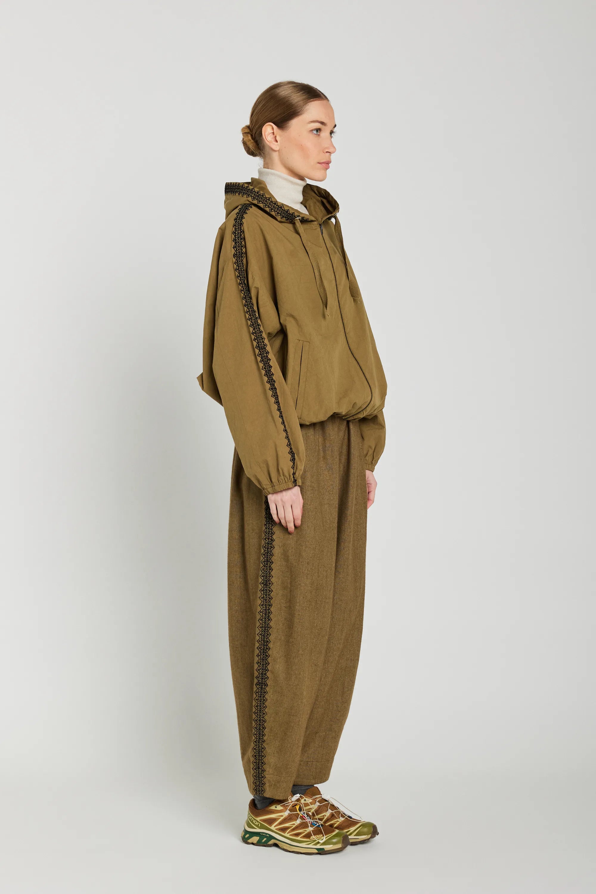 hoodie kaki brodé v de vinster 