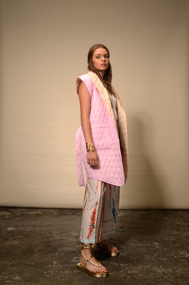 Kimono sans manches matelassé rose Nilai