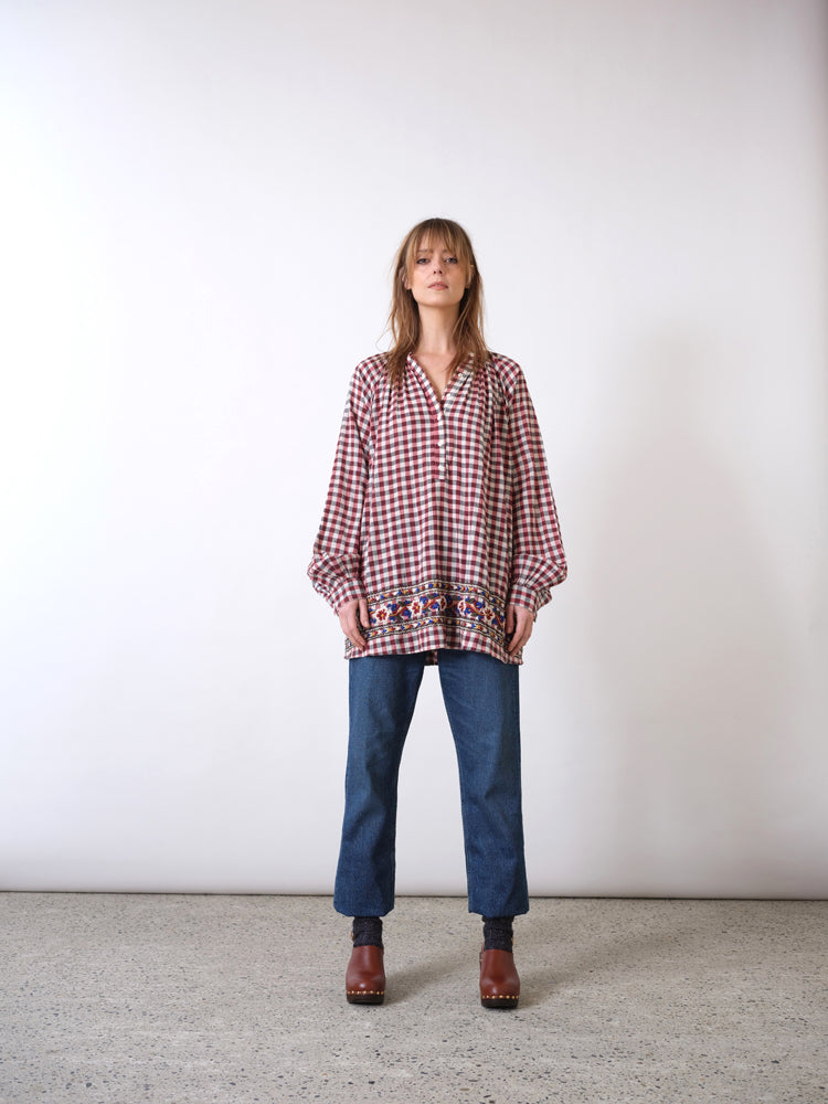 Chemise brodee à carreaux bordeaux Bernadette