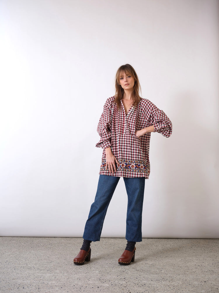 Chemise brodee à carreaux bordeaux Bernadette